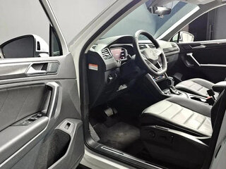 2022 Volkswagen Tiguan II Рестайлинг, белый, 2900000 рублей, вид 4