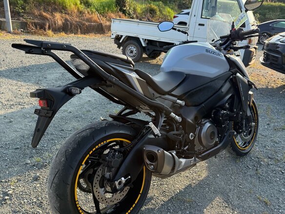 2022 Suzuki GSX-S 1000, серый, 1099000 рублей - вид 17