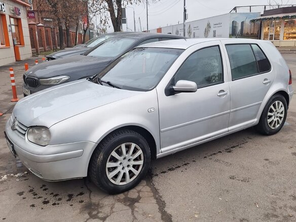 1999 Volkswagen Golf IV, серебристый, 1000000 рублей - вид 1