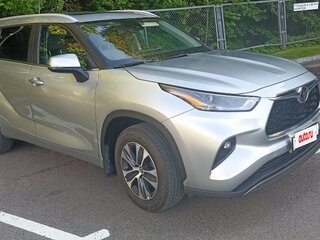 2023 Toyota Highlander IV (XU70), серебристый, 4500000 рублей, вид 3