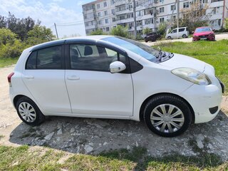 2009 Toyota Vitz II (XP90), белый, 650000 рублей, вид 4