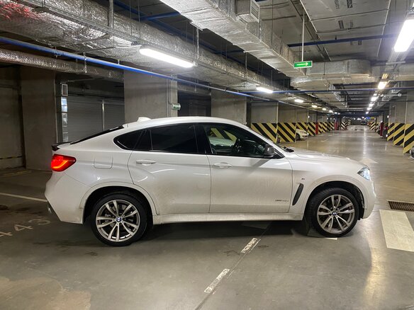 2017 BMW X6 40d II (F16), белый, 3800000 рублей - вид 4