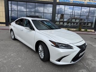 2022 Lexus ES 300h VII Рестайлинг, белый, 3500000 рублей, вид 3