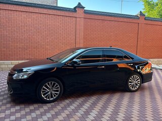 2016 Toyota Camry VII (XV50) Рестайлинг, чёрный, 2250000 рублей, вид 2