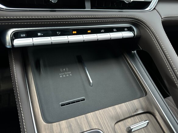 2025 Geely Monjaro (Xingyue L) I Рестайлинг 2 (China Market), белый - вид 18