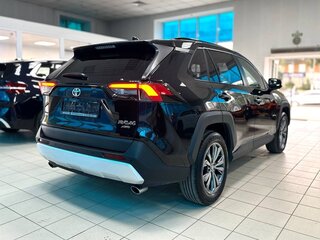 2024 Toyota RAV4 V (XA50), чёрный, 3699000 рублей, вид 4
