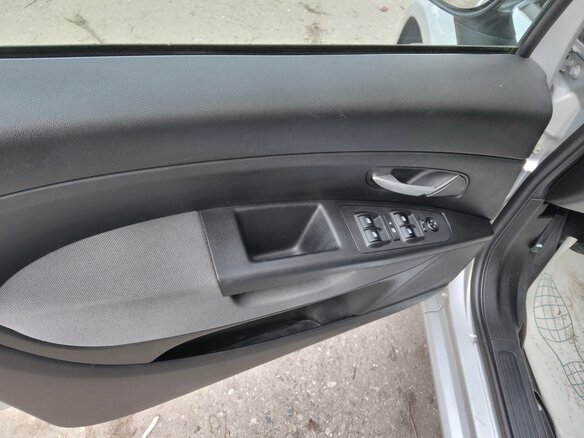 2011 Fiat Linea, серебристый, 520000 рублей - вид 4