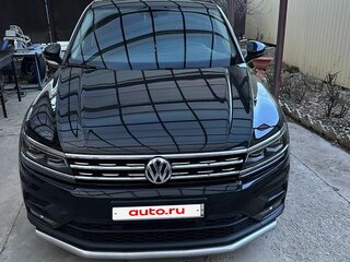 2017 Volkswagen Tiguan II, чёрный, 2350000 рублей, вид 1