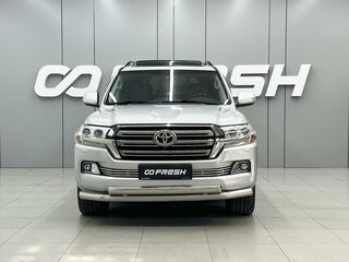 2015 Toyota Land Cruiser 200 Series Рестайлинг 2, серебристый, 6420000 рублей, вид 3