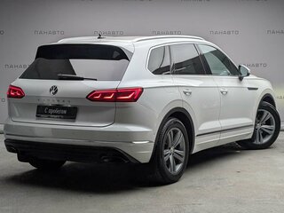 2020 Volkswagen Touareg III, белый, 4149000 рублей, вид 3
