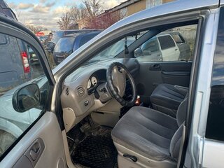 2002 Chrysler Voyager IV, серебристый, 270000 рублей, вид 2