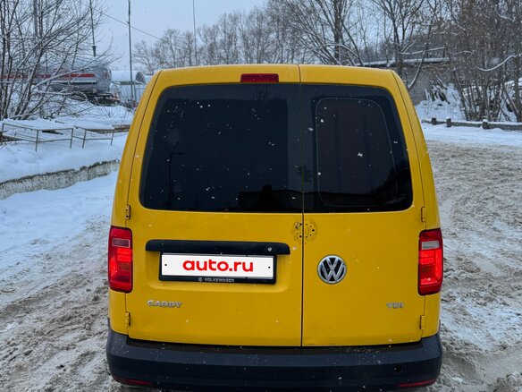 2017 Volkswagen Caddy IV, жёлтый - вид 6