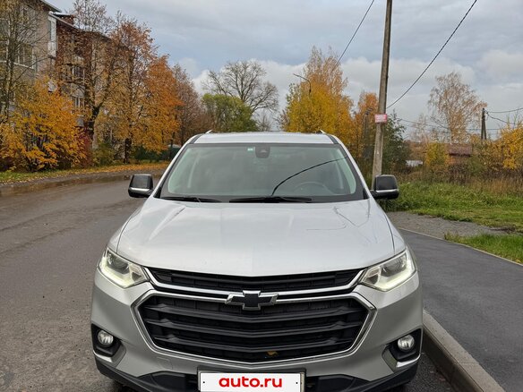 2019 Chevrolet Traverse II, серебристый, 2600000 рублей - вид 6