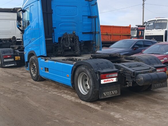 2021 Volvo FH 540, синий, 9312000 рублей - вид 2