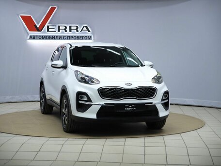 2020 Kia Sportage IV Рестайлинг, белый, 1890000 рублей, вид 3