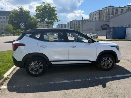 2026 Kia Seltos I Рестайлинг, белый, 2040000 рублей, вид 2
