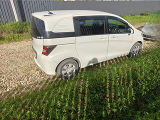 2012 Honda Freed Spike I Рестайлинг, белый, 1090000 рублей, вид 2