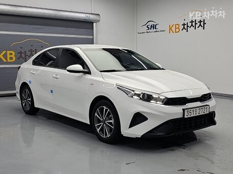 2023 Kia K3 II Рестайлинг, белый, 1650000 рублей, вид 4