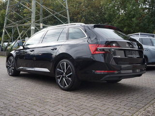 2023 Skoda Superb III Рестайлинг, чёрный, 3850000 рублей, вид 1