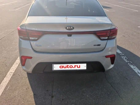 2018 Kia Rio IV, бежевый, 1350000 рублей, вид 4