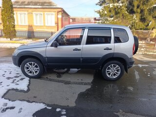 2011 Chevrolet Niva I Рестайлинг, серебристый, 495000 рублей, вид 4
