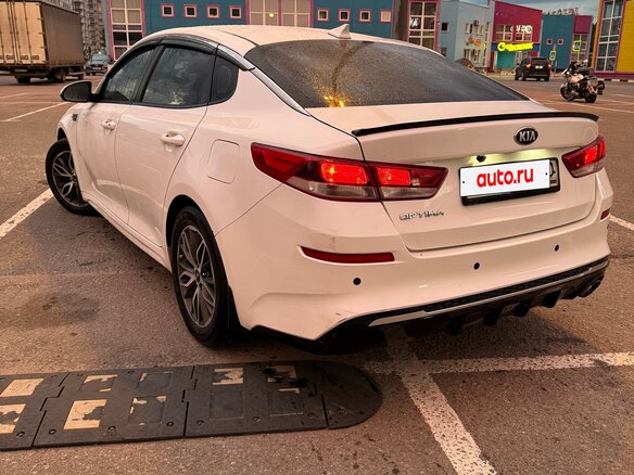 2019 Kia Optima IV Рестайлинг, белый, 1100000 рублей - вид 3