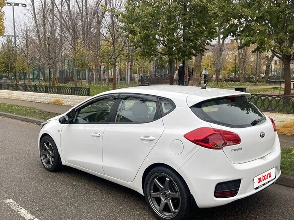 2016 Kia Ceed II Рестайлинг, белый, 1050000 рублей - вид 12