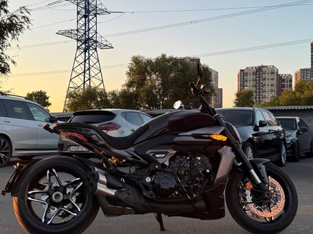 2025 Ducati XDiavel V4, коричневый, 2990000 рублей, вид 4