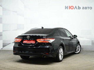 2020 Toyota Camry VIII (XV70), чёрный, 2550000 рублей, вид 4