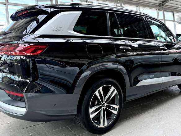 2023 Audi Q6 50 TFSI, чёрный, 6900000 рублей - вид 6