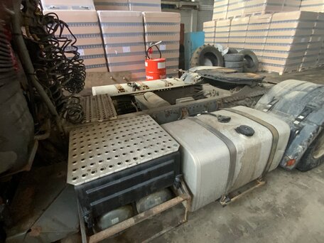 2004 Volvo FH, красный, 1600000 рублей, вид 4