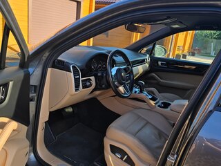 2019 Porsche Cayenne E-Hybrid III, серый, 6000000 рублей, вид 5