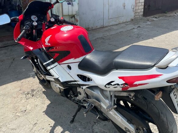1996 Honda CBR 600F, красный, 300000 рублей - вид 4