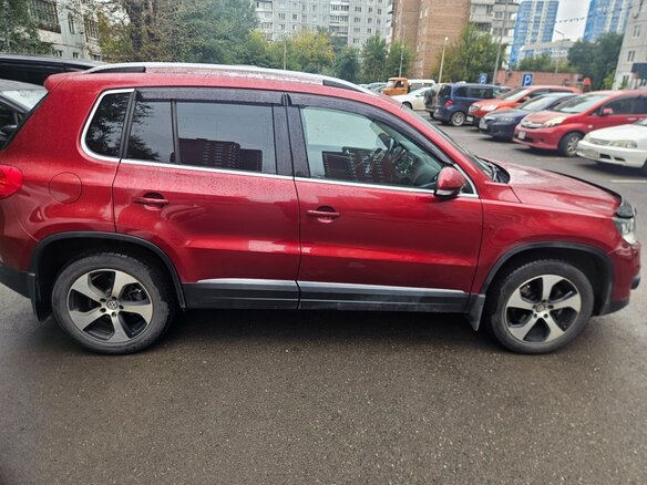 2012 Volkswagen Tiguan I Рестайлинг, красный, 1475000 рублей - вид 2