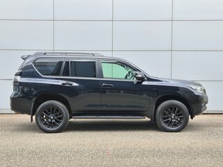 2022 Toyota Land Cruiser Prado 150 Series Рестайлинг 3, чёрный, 7150000 рублей, вид 4