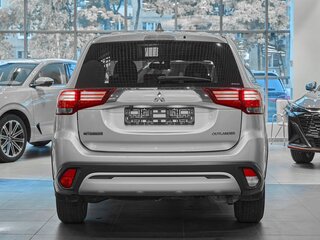 2019 Mitsubishi Outlander III Рестайлинг 3, серебристый, 1599000 рублей, вид 5