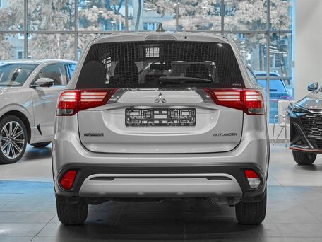 2019 Mitsubishi Outlander III Рестайлинг 3, серебристый, 1599000 рублей, вид 5