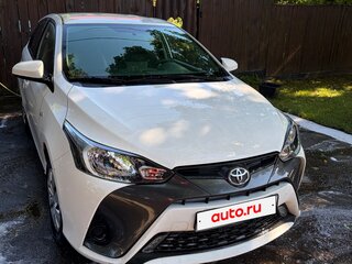 2022 Toyota Yaris L X XP150 Рестайлинг, белый, 2000000 рублей, вид 3