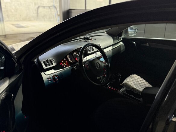 2012 Volkswagen Passat B7, чёрный, 700000 рублей - вид 5