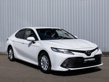 Toyota Camry VIII (XV70)