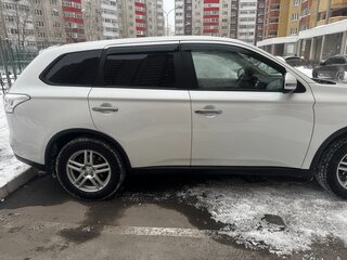 2014 Mitsubishi Outlander III Рестайлинг, белый, 1488000 рублей, вид 3
