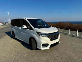 2021 Honda Stepwgn Spada V Рестайлинг, белый, 2030000 рублей, вид 2