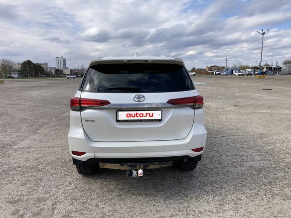 2018 Toyota Fortuner II, белый - вид 3