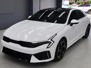 2023 Kia K5 III Рестайлинг, белый, 2349000 рублей, вид 1