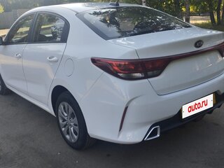 2021 Kia Rio IV Рестайлинг, белый, 1000000 рублей, вид 4