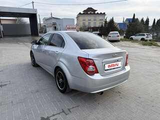 2013 Chevrolet Aveo II, серебристый, 650000 рублей, вид 4