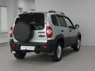 2017 Chevrolet Niva I Рестайлинг, серый, 669900 рублей, вид 4