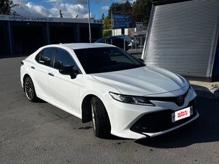 2020 Toyota Camry VIII (XV70), белый, 2085000 рублей, вид 2