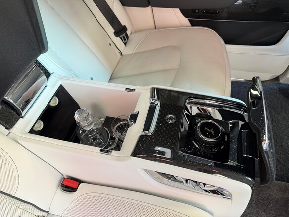 2020 Rolls-Royce Cullinan Black Badge I (Series I), серый, 28500000 рублей - вид 26