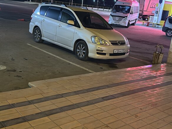 2004 Toyota Ipsum II (M20) Рестайлинг, белый, 900000 рублей - вид 1